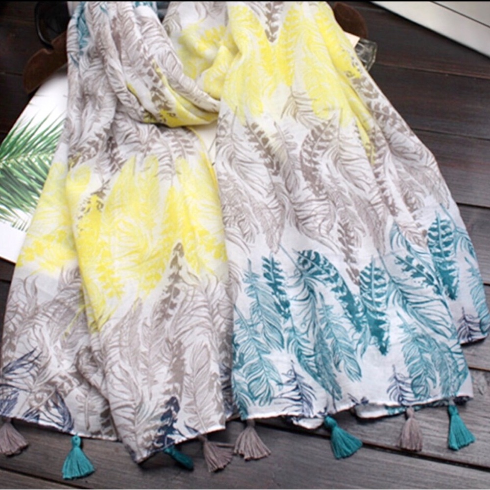 FOUR COLOR SCARF Feather Print - Picture 3 of 5